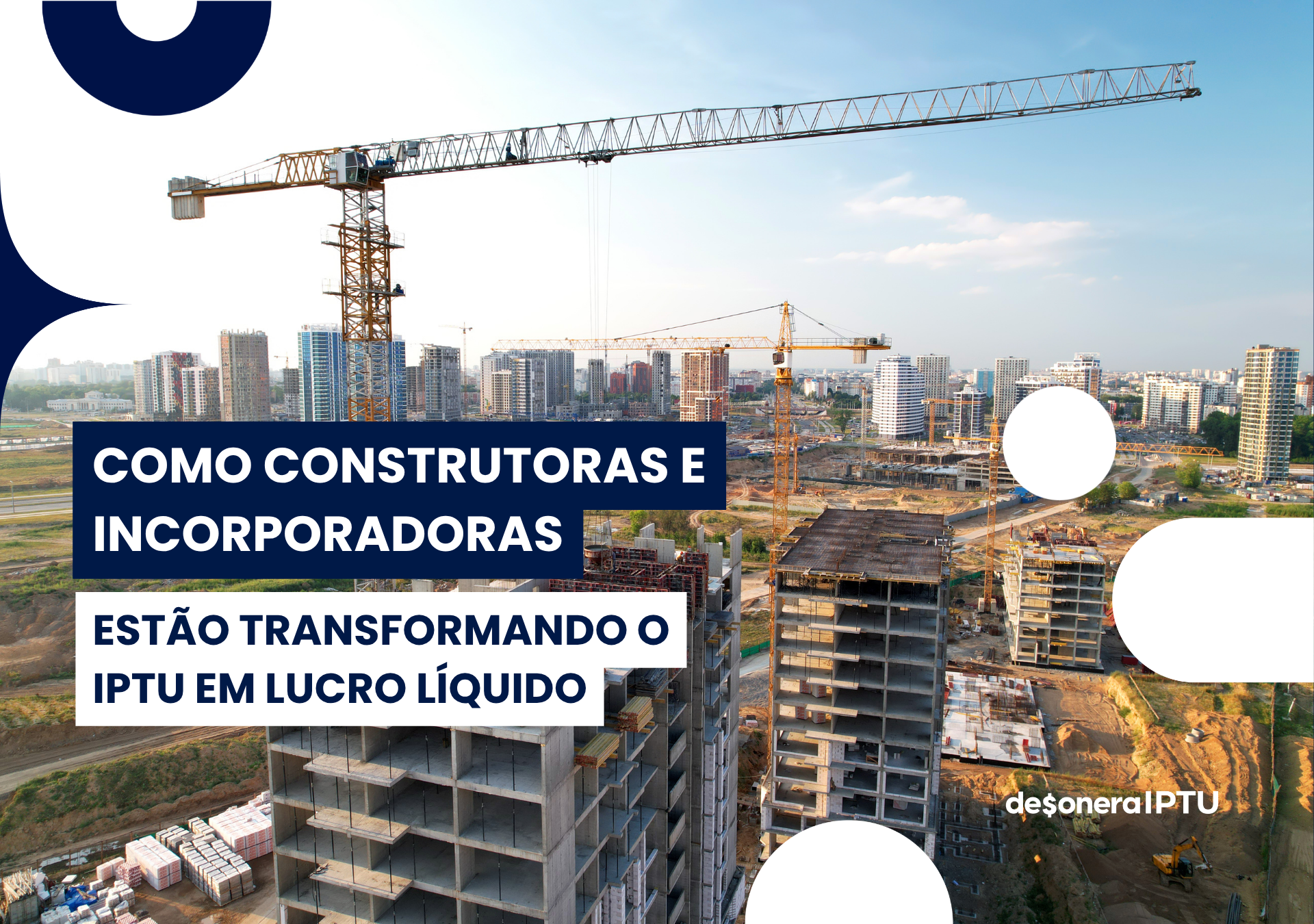 Foto de um guindaste construindo um prédio ao por do sol em São Paulo.